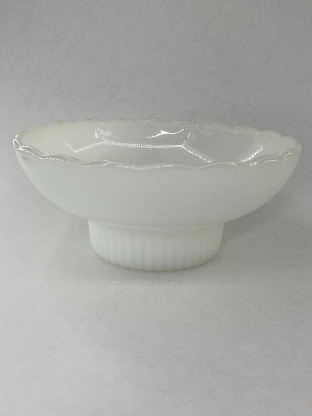 Vintage EO Brody Co M 2000 Ribbed & Fluted Milk Glass Bowl